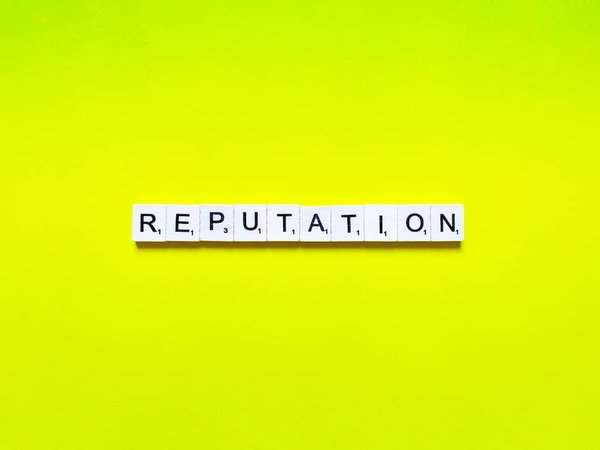 Comment les PME peuvent-elles utiliser les plateformes d'avis en ligne pour améliorer leur réputation ?